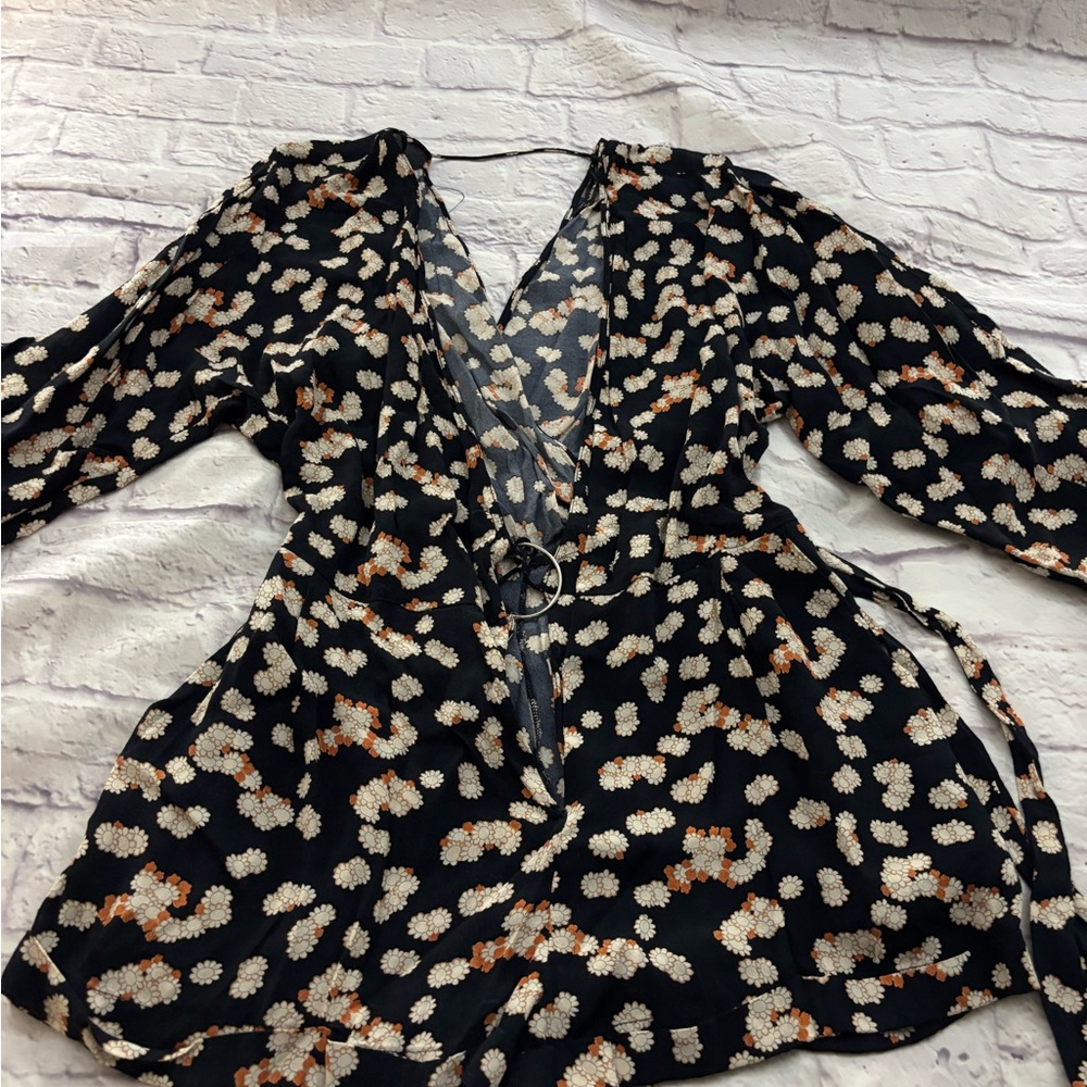 🔵Zara Trafaluc Floral Deep V O-Ring Front Chic Romper